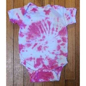 HP ❤ NWOT 18 Months Baby Tie Dye Onesie